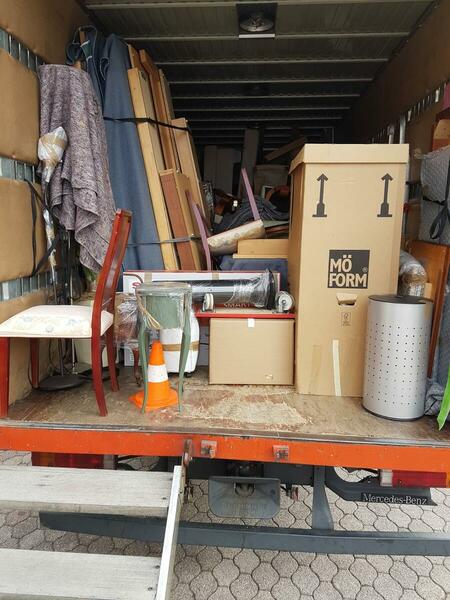 Voller LKW, die Arbeit ruft