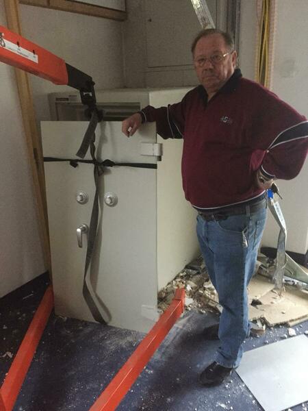 Beim Ausbau eines Tresors