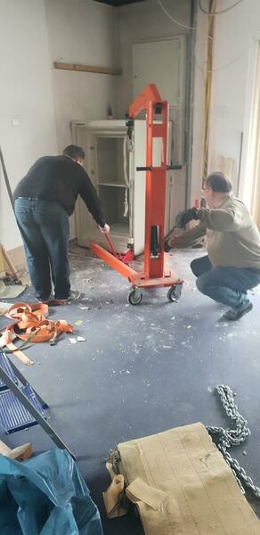 Beim Ausbau eines Tresors