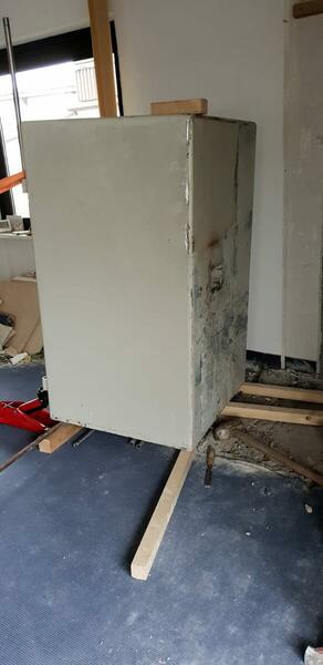 Beim Ausbau eines Tresors